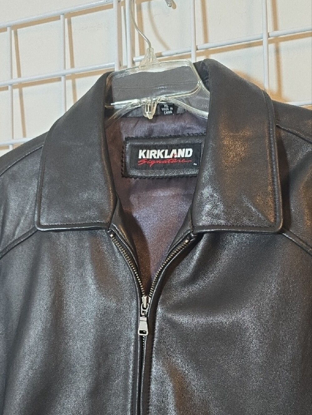 Kirkland Men's Signature Black Leather Bomber Jacket Size XL - Picture 3 of 16